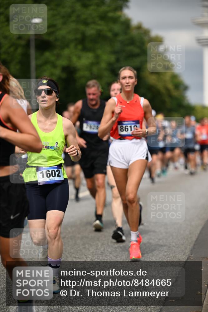 29.06.2025 - hella hamburg halbmarathon Dr. Thomas Lammeyer http://msf.ph/oto/8484665 29.06.2025 10:20:52 Kennedybrücke 1117, 1240, 1602, 1825, 2347, 2912, 3023, 3088, 3450, 3622, 3687, 5036, 5037, 6488, 6948, 7257, 7358, 7360, 7376, 7924, 7928, 8263, 8317, 8513, 8619, 8857, 9091, 9208, 9332, 9492, 9664, 9675, 9676, 9891, 10076, 10165, 10314, 10317, 10320, 10391, 10926, 11335, 11410, 11428 meine-sportfotos.de