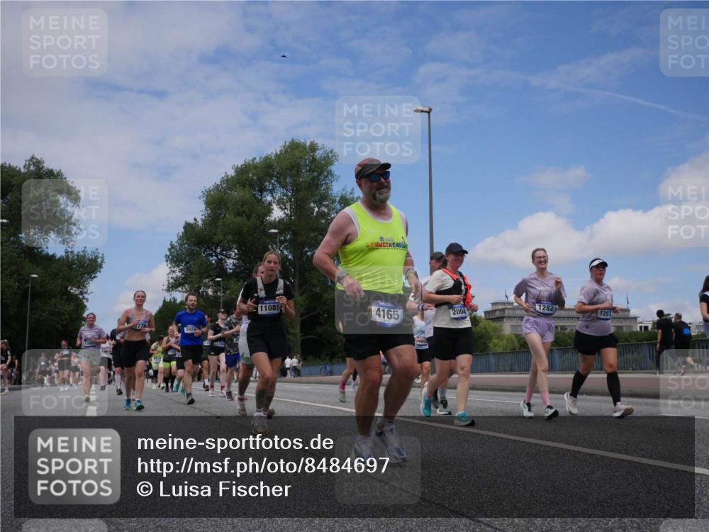 29.06.2025 - hella hamburg halbmarathon Luisa Fischer http://msf.ph/oto/8484697 29.06.2025 11:23:54 Kennedybrücke 7779, 3924, 11085, 4165, 2004, 1282, 1283, 1106, 1107, 1282, 1692, 2004, 3924, 3938, 4165, 4619, 6170, 7779, 7877, 8381, 8670, 8709, 10299 meine-sportfotos.de