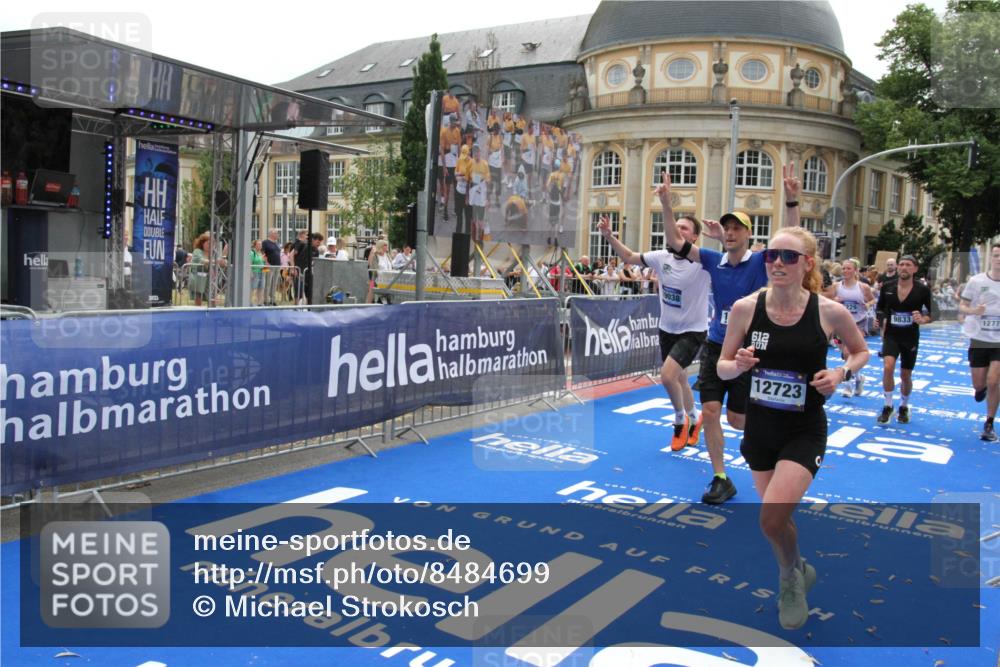 29.06.2025 - hella hamburg halbmarathon Michael Strokosch http://msf.ph/oto/8484699 29.06.2025 10:43:10 Ziel 4229, 6721, 7026, 7451, 9833, 10251, 10469, 11177, 12153, 12657, 12723, 12776, 12839, 15255, 17177, 19038 meine-sportfotos.de