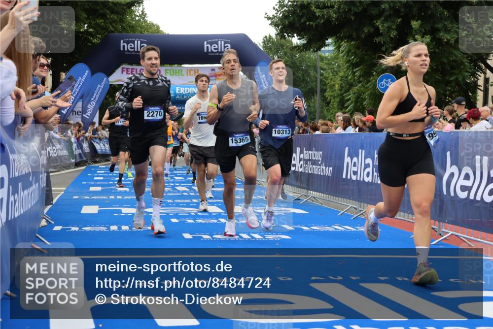 29.06.2025 - hella hamburg halbmarathon Strokosch-Dieckow http://msf.ph/oto/8484724 29.06.2025 10:45:07 Ziel 1171, 2270, 3917, 4997, 6054, 6266, 6375, 6575, 6819, 7087, 7709, 7843, 9302, 9710, 10313, 10741, 11688, 12783, 13919, 15334, 15365, 15636, 15651, 15760, 16513, 16685, 16689, 17120, 17381, 17960, 18346, 18718 meine-sportfotos.de