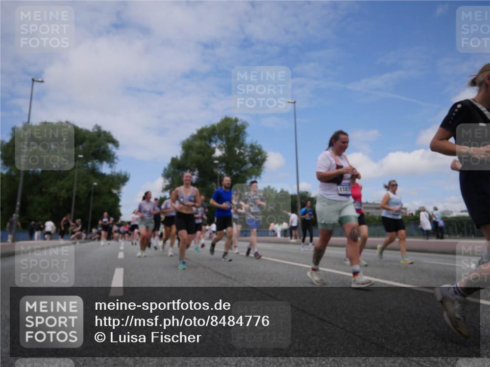 29.06.2025 - hella hamburg halbmarathon Luisa Fischer http://msf.ph/oto/8484776 29.06.2025 11:23:56 Kennedybrücke 1107, 1106, 1107, 1282, 1692, 2004, 3924, 3938, 4165, 4619, 6170, 7779, 7877, 7878, 8381, 8670, 8709, 8872, 10299 meine-sportfotos.de
