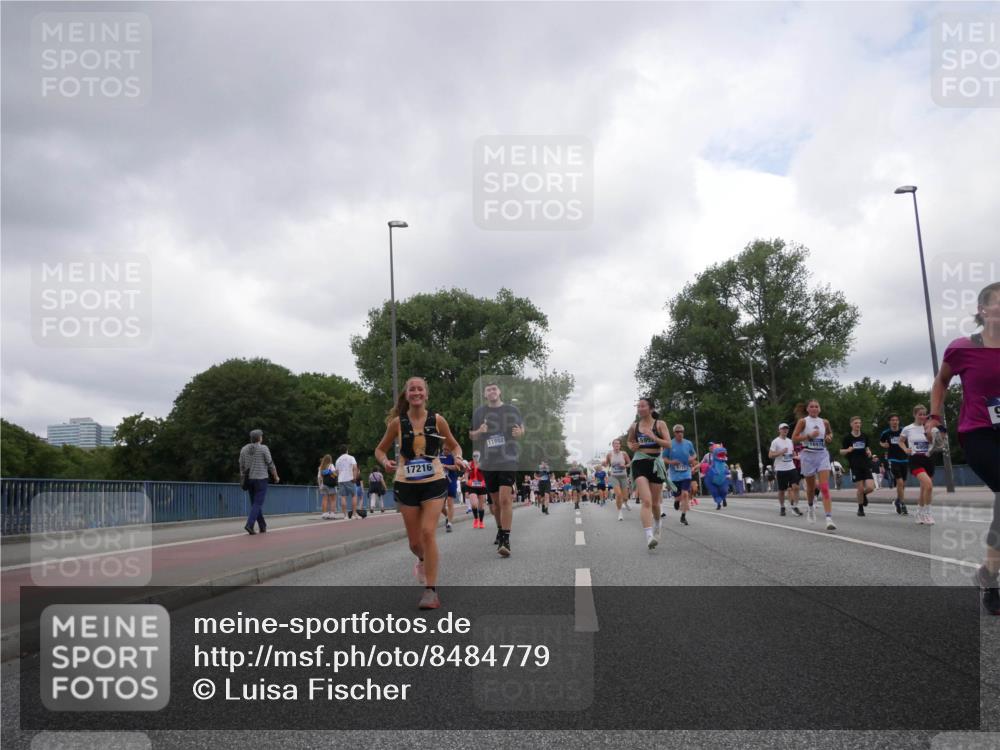29.06.2025 - hella hamburg halbmarathon Luisa Fischer http://msf.ph/oto/8484779 29.06.2025 10:51:44 Kennedybrücke 17216, 11802, 16974, 1463, 3049, 3077, 5714, 5952, 6950, 7427, 8077, 9775, 9787, 10366 meine-sportfotos.de