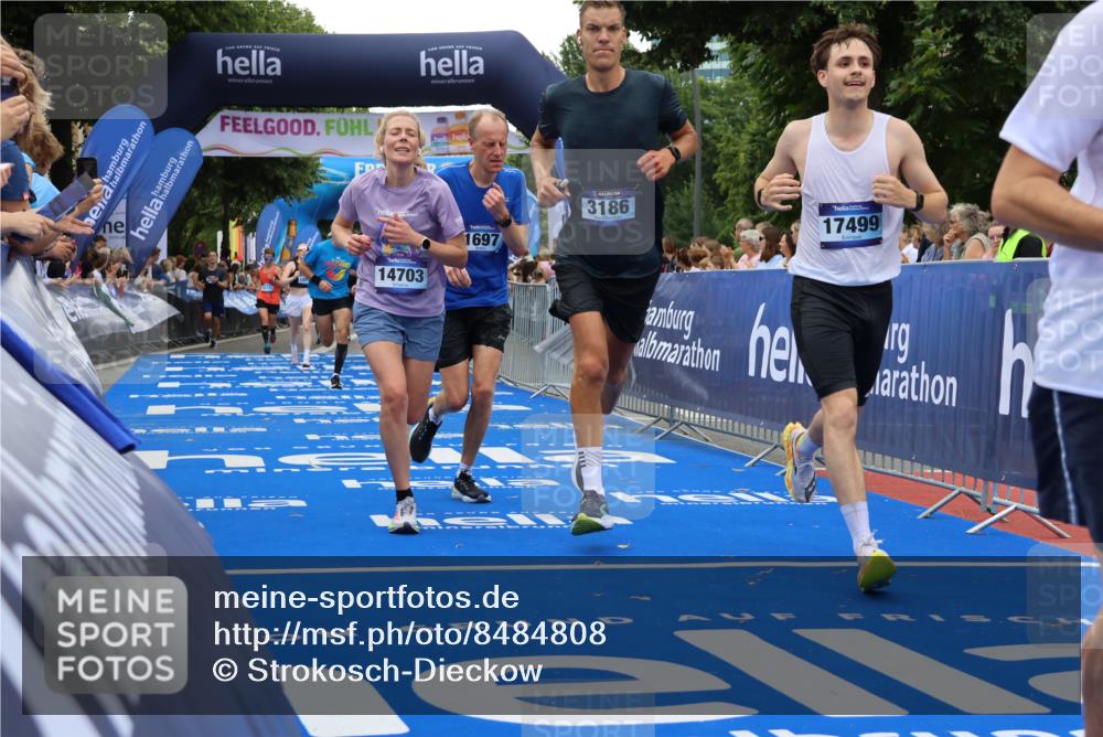 29.06.2025 - hella hamburg halbmarathon Strokosch-Dieckow http://msf.ph/oto/8484808 29.06.2025 10:45:22 Ziel 1697, 2188, 2367, 2470, 3186, 5706, 9105, 10064, 11469, 12277, 12643, 14703, 15563, 15741, 16725, 17499, 18407, 18638 meine-sportfotos.de