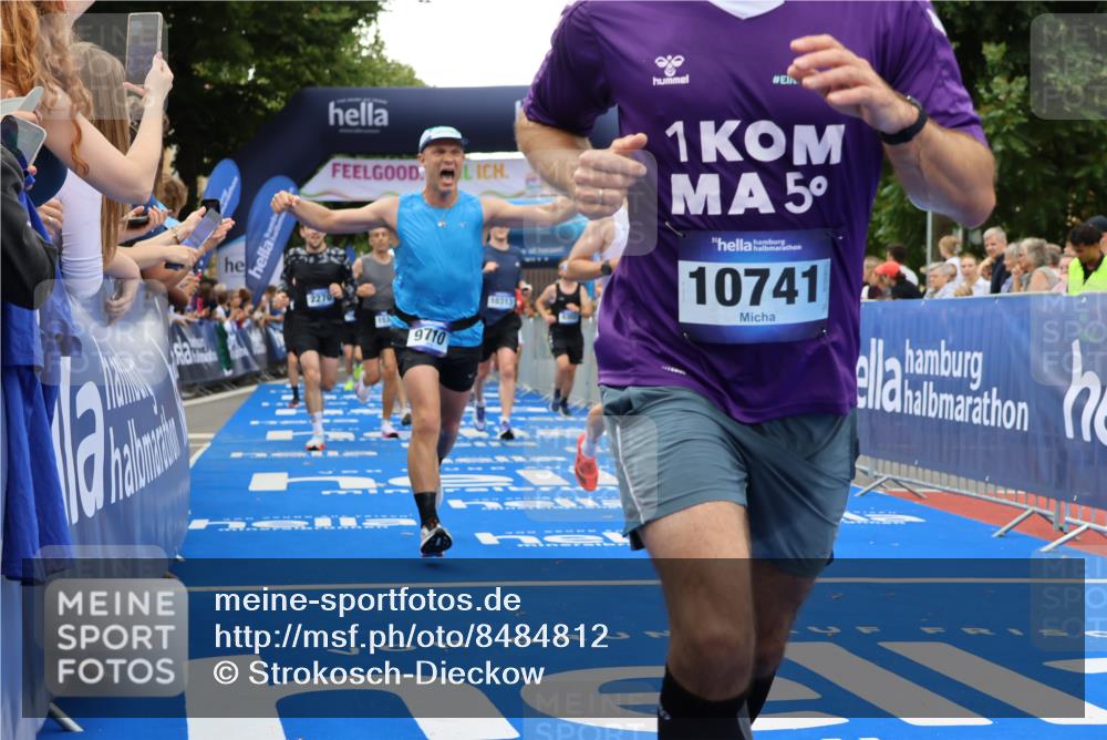 29.06.2025 - hella hamburg halbmarathon Strokosch-Dieckow http://msf.ph/oto/8484812 29.06.2025 10:45:05 Ziel 1171, 2270, 3917, 4997, 6266, 6375, 6575, 6819, 7087, 7709, 7843, 9302, 9710, 10313, 10741, 11688, 13919, 15334, 15365, 15651, 16058, 16685, 16689, 17120, 17381, 17544, 17960, 18346, 18718 meine-sportfotos.de