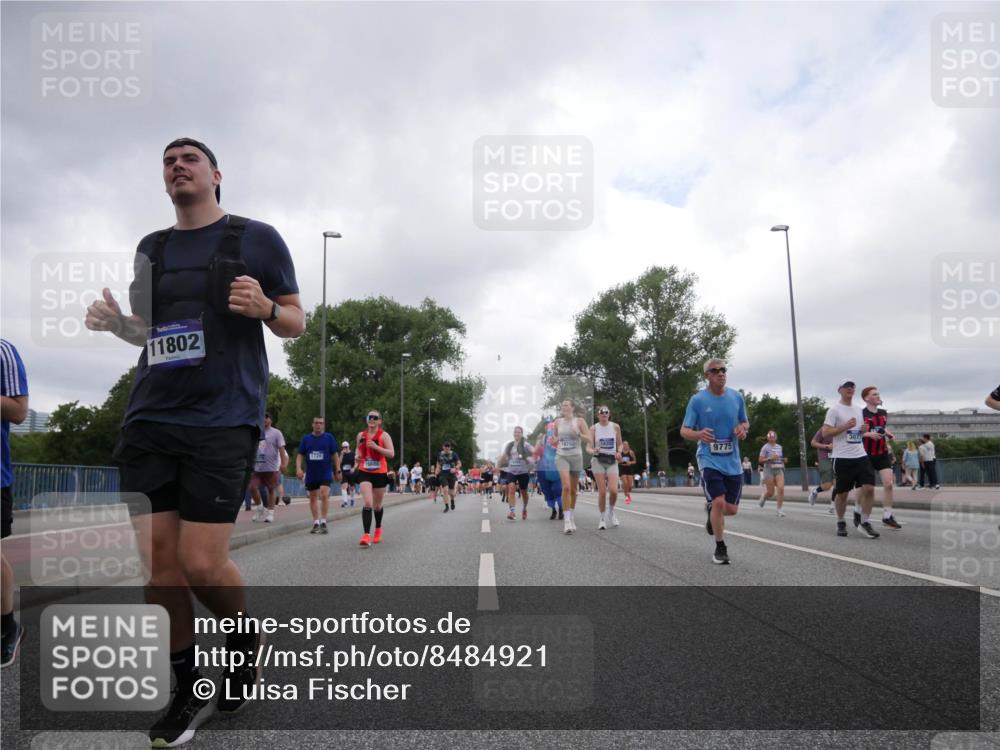 29.06.2025 - hella hamburg halbmarathon Luisa Fischer http://msf.ph/oto/8484921 29.06.2025 10:51:47 Kennedybrücke 11802, 18262, 9775, 1720, 3077, 1463, 1720, 3077, 3215, 5714, 5952, 6950, 9775, 9787, 10366 meine-sportfotos.de