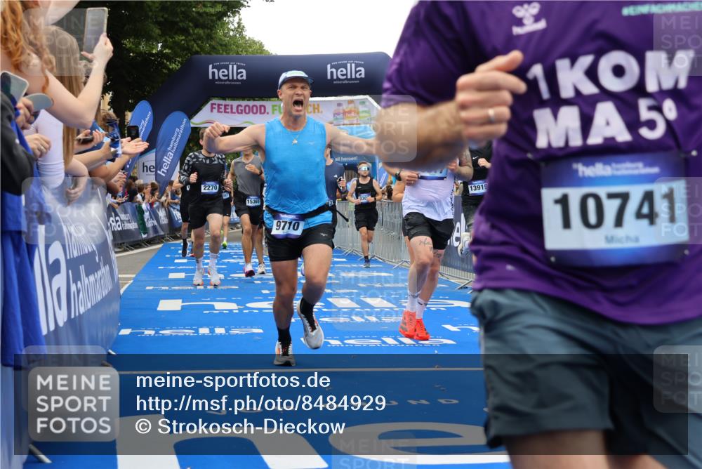 29.06.2025 - hella hamburg halbmarathon Strokosch-Dieckow http://msf.ph/oto/8484929 29.06.2025 10:45:05 Ziel 1171, 2270, 3917, 4997, 6266, 6375, 6575, 6819, 7087, 7709, 7843, 9302, 9710, 10313, 10741, 11688, 13919, 15334, 15365, 15651, 16058, 16685, 16689, 17120, 17381, 17544, 17960, 18346, 18718 meine-sportfotos.de