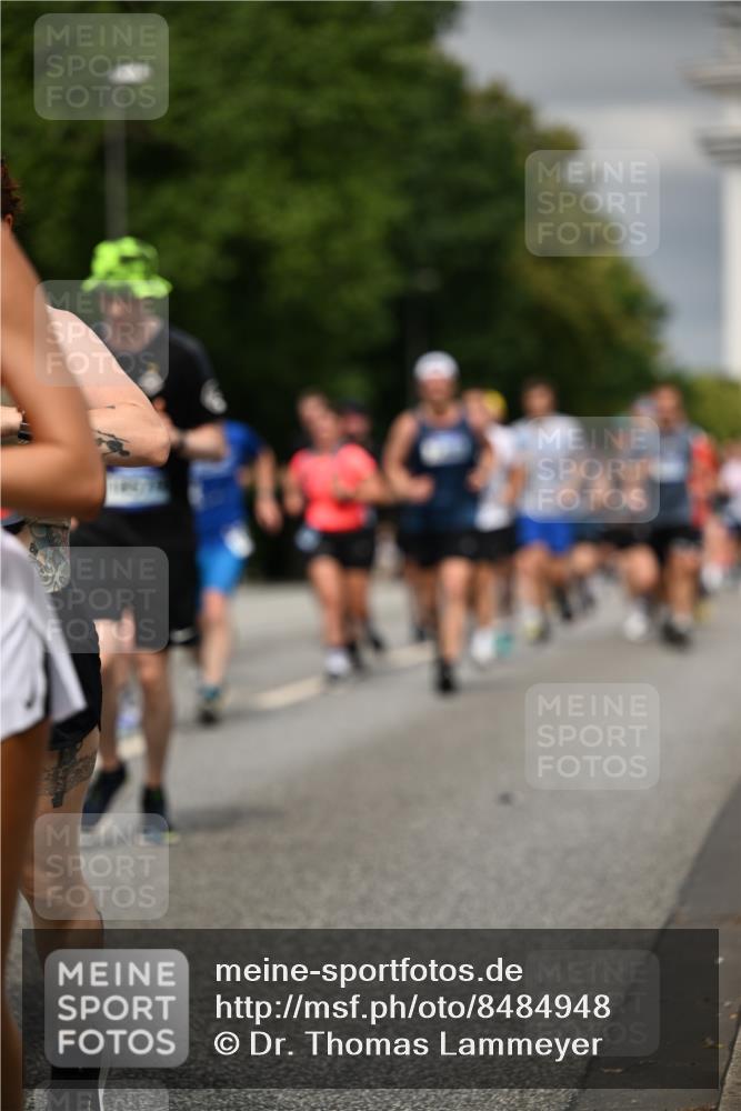 29.06.2025 - hella hamburg halbmarathon Dr. Thomas Lammeyer http://msf.ph/oto/8484948 29.06.2025 10:20:54 Kennedybrücke 1117, 1240, 1602, 1825, 2347, 3023, 3088, 3450, 3622, 5036, 5037, 6488, 6941, 6948, 7257, 7345, 7358, 7360, 7376, 7924, 7928, 8317, 8513, 8619, 8857, 9091, 9208, 9332, 9492, 9664, 9675, 9676, 9891, 10076, 10165, 10314, 10317, 10320, 10391, 10926, 11335, 11410 meine-sportfotos.de