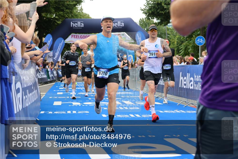 29.06.2025 - hella hamburg halbmarathon Strokosch-Dieckow http://msf.ph/oto/8484976 29.06.2025 10:45:05 Ziel 1171, 2270, 3917, 4997, 6266, 6375, 6575, 6819, 7087, 7709, 7843, 9302, 9710, 10313, 10741, 11688, 13919, 15334, 15365, 15651, 16058, 16685, 16689, 17120, 17381, 17544, 17960, 18346, 18718 meine-sportfotos.de