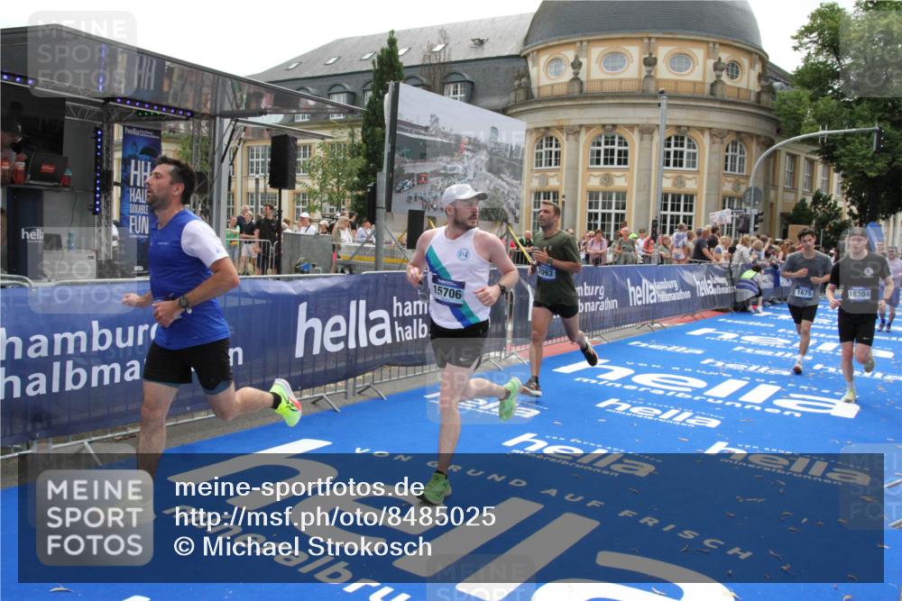 29.06.2025 - hella hamburg halbmarathon Michael Strokosch http://msf.ph/oto/8485025 29.06.2025 10:43:17 Ziel 1675, 7026, 7093, 10099, 10251, 11177, 12153, 15706, 16314, 16997, 18304 meine-sportfotos.de