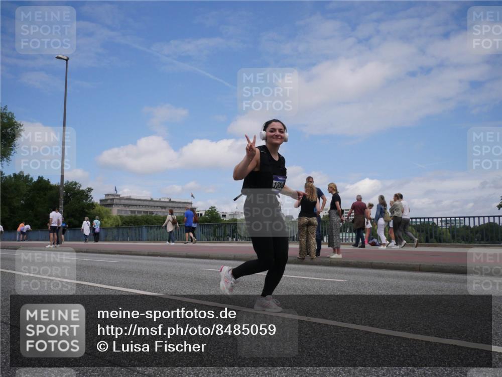 29.06.2025 - hella hamburg halbmarathon Luisa Fischer http://msf.ph/oto/8485059 29.06.2025 11:24:06 Kennedybrücke 1350, 1106, 4645, 6646, 7458, 7549, 7550, 7551, 7877, 7878, 8709, 8872 meine-sportfotos.de
