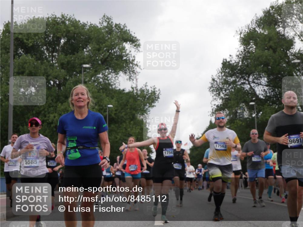29.06.2025 - hella hamburg halbmarathon Luisa Fischer http://msf.ph/oto/8485112 29.06.2025 10:51:55 Kennedybrücke 2792, 5585, 2037, 18357, 1756, 14262, 17563, 1701, 9691, 1392, 1701, 1720, 3215, 5010, 5714, 7394, 9552, 9691, 10794 meine-sportfotos.de