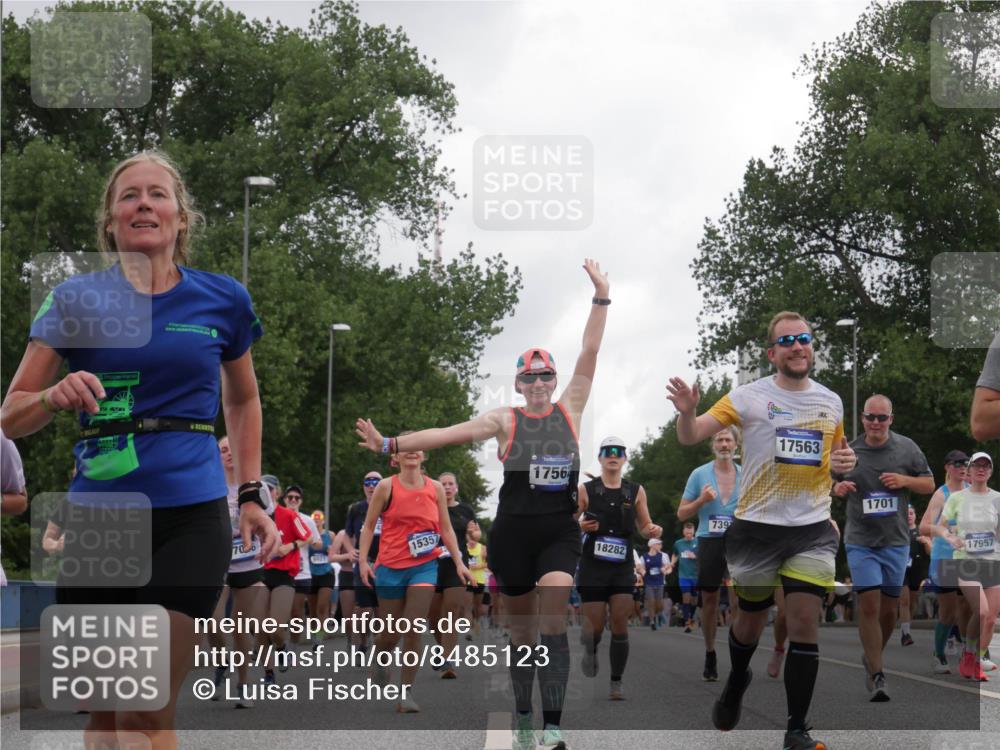 29.06.2025 - hella hamburg halbmarathon Luisa Fischer http://msf.ph/oto/8485123 29.06.2025 10:51:56 Kennedybrücke 70, 6, 15357, 17562, 18282, 739, 17563, 1701, 17957, 1157, 1392, 1701, 1720, 3215, 4327, 5010, 5714, 7394, 9552, 9691, 10794 meine-sportfotos.de