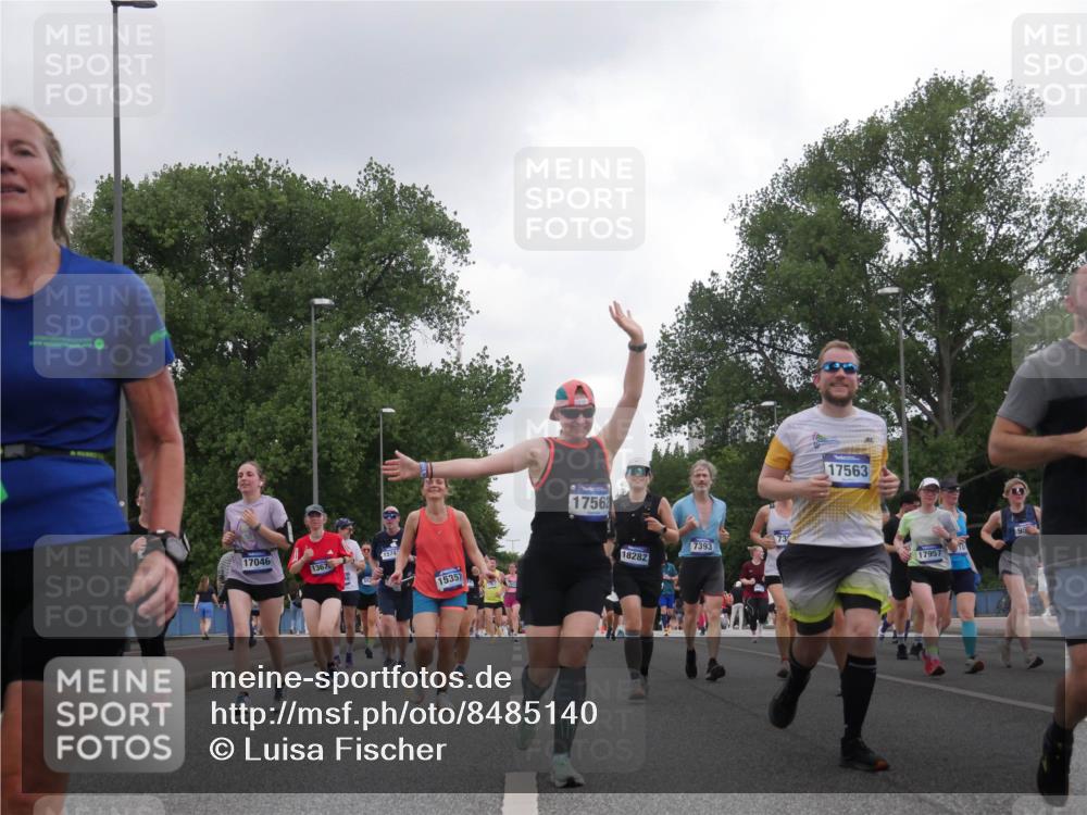 29.06.2025 - hella hamburg halbmarathon Luisa Fischer http://msf.ph/oto/8485140 29.06.2025 10:51:57 Kennedybrücke 17046, 1574, 1367, 15357, 17562, 17563, 95, 730, 7393, 18282, 17957, 1157, 1392, 1701, 1720, 3215, 4327, 5010, 5714, 7394, 9552, 9691, 10794 meine-sportfotos.de