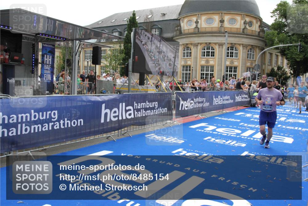 29.06.2025 - hella hamburg halbmarathon Michael Strokosch http://msf.ph/oto/8485154 29.06.2025 10:43:20 Ziel 1675, 3109, 3124, 3146, 7093, 10099, 15706, 15921, 16314, 16997, 18274, 18304 meine-sportfotos.de