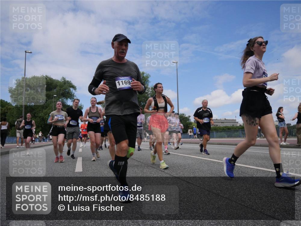 29.06.2025 - hella hamburg halbmarathon Luisa Fischer http://msf.ph/oto/8485188 29.06.2025 11:24:13 Kennedybrücke 16845, 7549, 7551, 550, 1169, 7458, 1546, 4645, 5380, 5699, 5787, 6646, 7458, 7549, 7550, 7551, 7662, 8703, 9431 meine-sportfotos.de