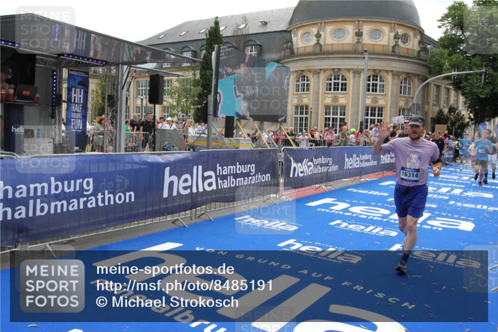 29.06.2025 - hella hamburg halbmarathon Michael Strokosch http://msf.ph/oto/8485191 29.06.2025 10:43:21 Ziel 1675, 3109, 3124, 3146, 10099, 15921, 16314, 16997, 18274, 18304 meine-sportfotos.de