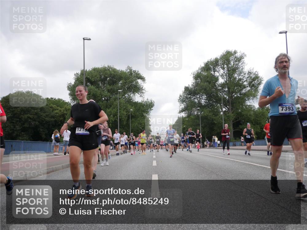29.06.2025 - hella hamburg halbmarathon Luisa Fischer http://msf.ph/oto/8485249 29.06.2025 10:52:01 Kennedybrücke 1219, 1735, 4327, 7393, 107, 1157, 1174, 1175, 1392, 1701, 2067, 4327, 5010, 7394, 8719, 9552, 9691, 10794 meine-sportfotos.de