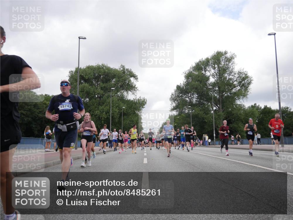 29.06.2025 - hella hamburg halbmarathon Luisa Fischer http://msf.ph/oto/8485261 29.06.2025 10:52:02 Kennedybrücke 15743, 571, 17325, 4327, 1392, 1157, 1174, 1175, 1392, 1701, 2067, 4327, 5010, 7394, 8719, 9552, 9691, 10794 meine-sportfotos.de