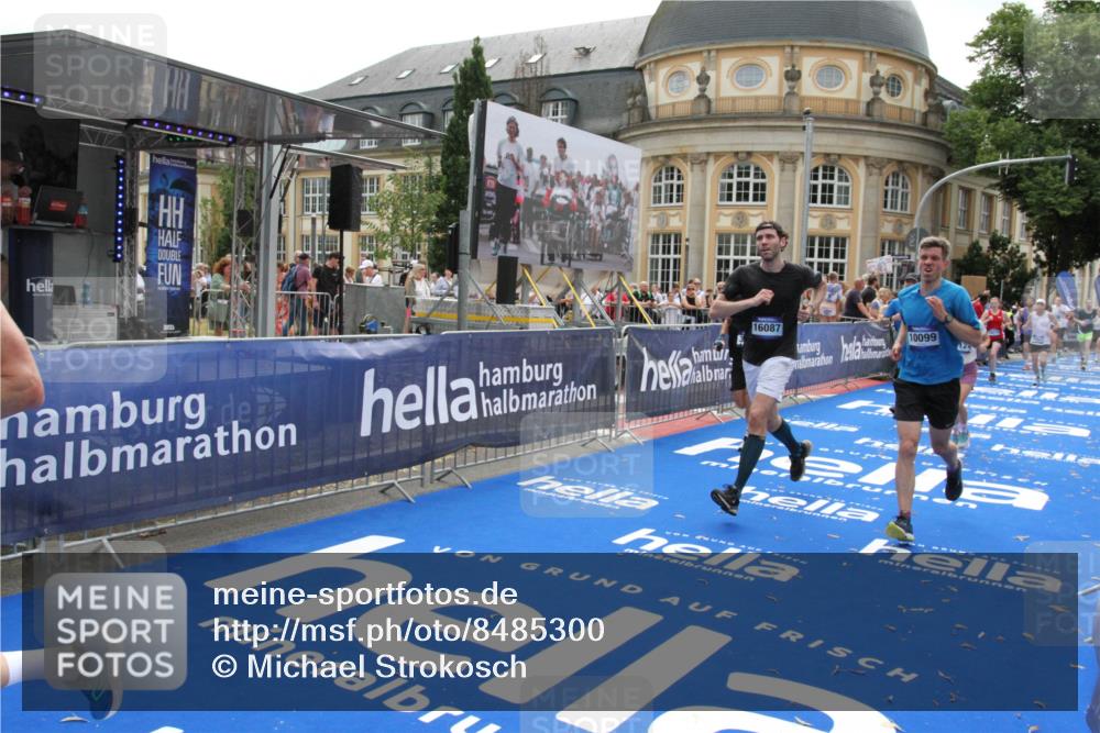 29.06.2025 - hella hamburg halbmarathon Michael Strokosch http://msf.ph/oto/8485300 29.06.2025 10:43:23 Ziel 2653, 3109, 3124, 3146, 10099, 13348, 15921, 16314, 16720, 16997, 18274, 18987, 19009 meine-sportfotos.de