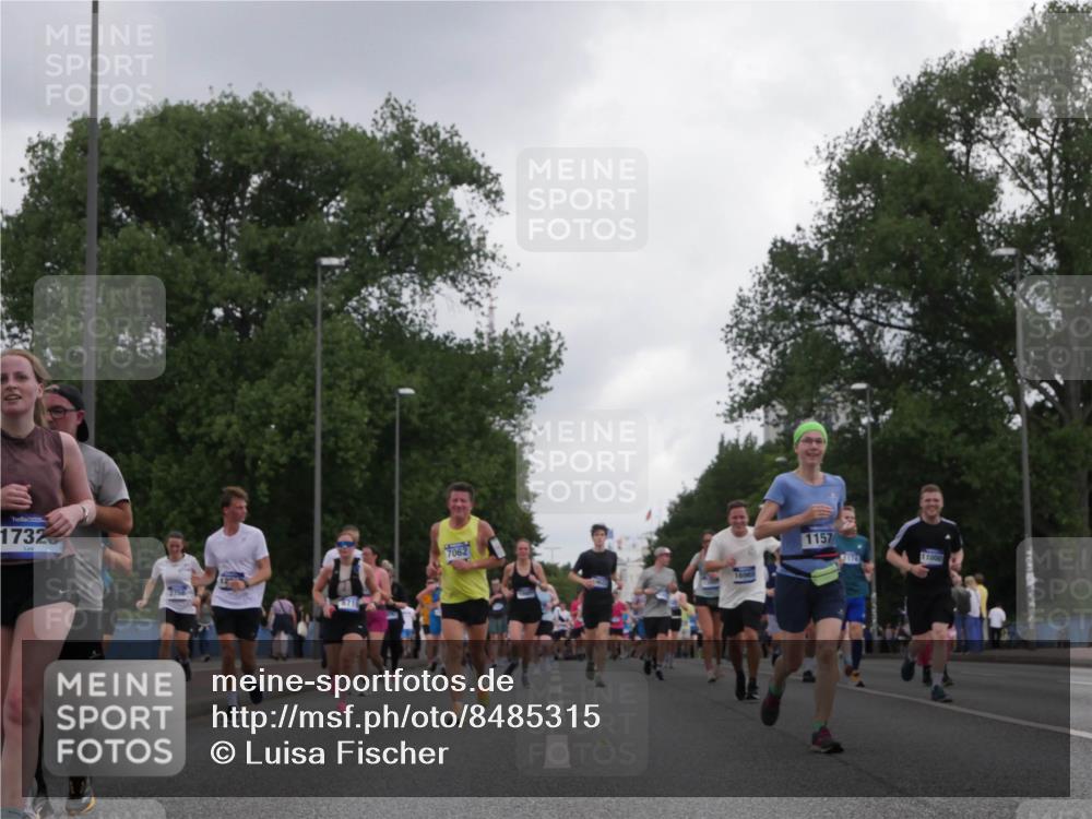 29.06.2025 - hella hamburg halbmarathon Luisa Fischer http://msf.ph/oto/8485315 29.06.2025 10:52:03 Kennedybrücke 1732, 7062, 16965, 1157, 11000, 1157, 1174, 1175, 1392, 1701, 2067, 4327, 5010, 7394, 8719, 9552, 9691, 10794 meine-sportfotos.de