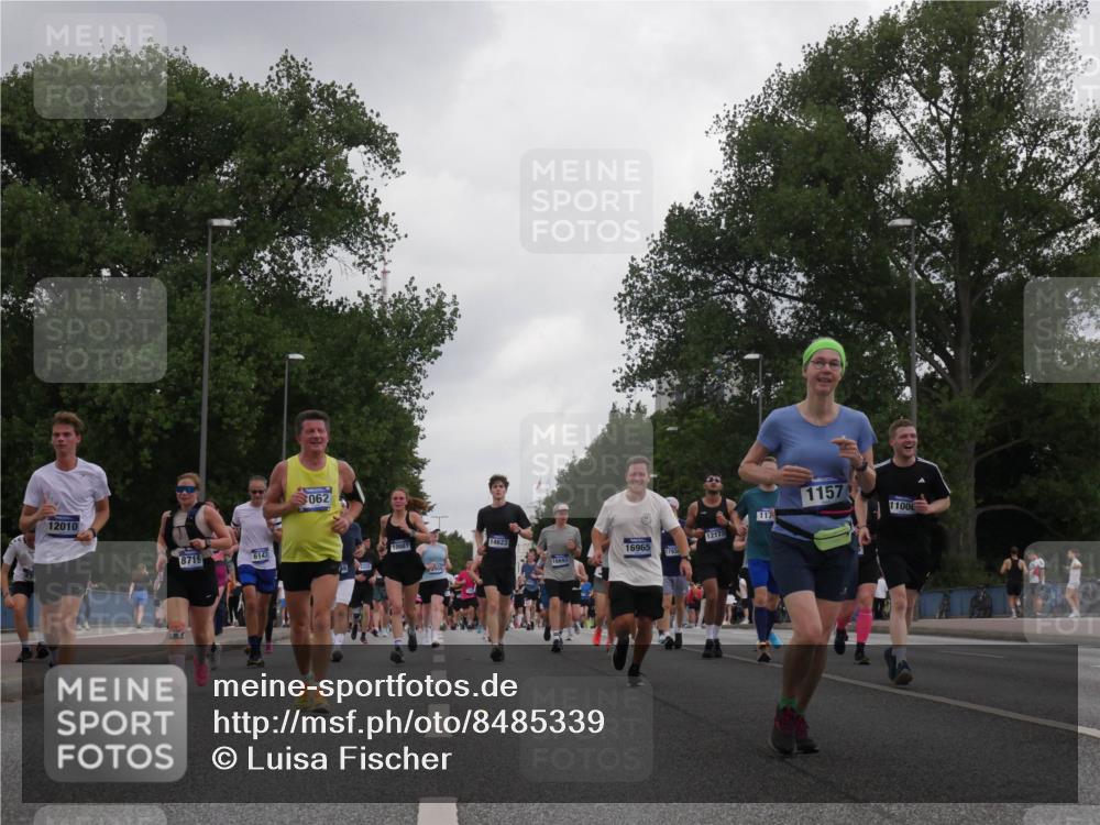 29.06.2025 - hella hamburg halbmarathon Luisa Fischer http://msf.ph/oto/8485339 29.06.2025 10:52:04 Kennedybrücke 12010, 8719, 6143, 062, 10081, 2909, 117, 14623, 12173, 16965, 1157, 11000, 1157, 1174, 1175, 1392, 1701, 2067, 4327, 7394, 8719, 10794 meine-sportfotos.de