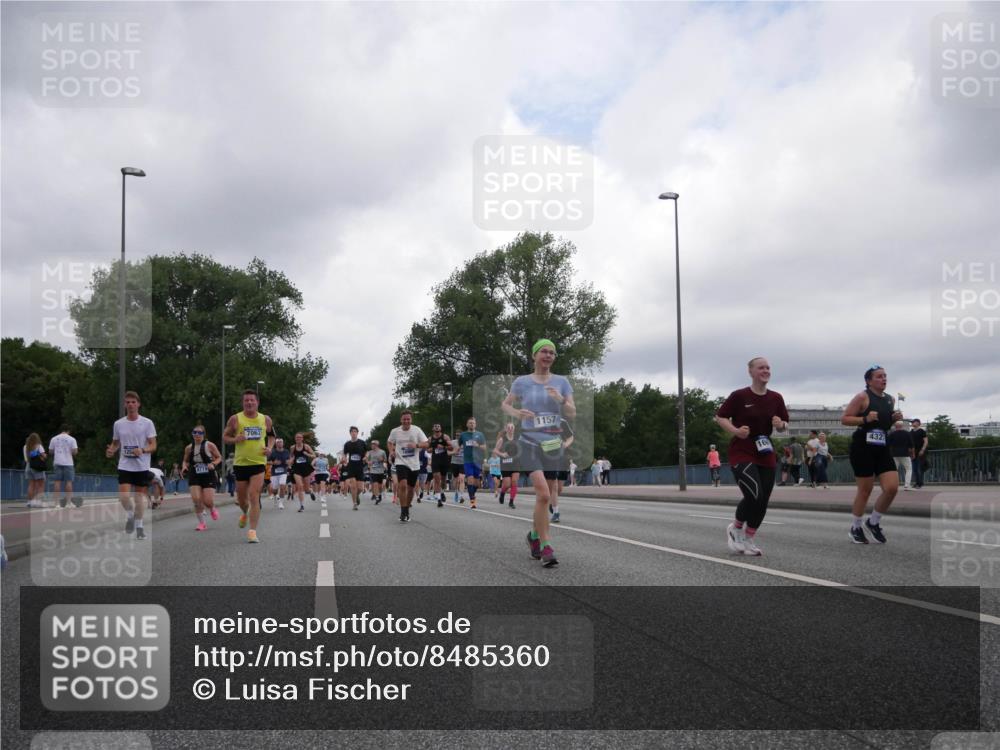 29.06.2025 - hella hamburg halbmarathon Luisa Fischer http://msf.ph/oto/8485360 29.06.2025 10:52:05 Kennedybrücke 7062, 1157, 4321, 1157, 1174, 1175, 1392, 2067, 3486, 4327, 7532, 8719, 10794 meine-sportfotos.de