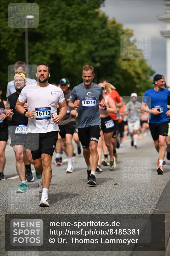 29.06.2025 - hella hamburg halbmarathon Dr. Thomas Lammeyer http://msf.ph/oto/8485381 29.06.2025 10:20:59 Kennedybrücke 1117, 1240, 1403, 1602, 1825, 3023, 3088, 3450, 3622, 5037, 6328, 6488, 6941, 6948, 7257, 7345, 7360, 7376, 7924, 7928, 8317, 8513, 8619, 8983, 9091, 9208, 9664, 9675, 9676, 10165, 10314, 10317, 10320, 10377, 10391, 10735, 10926, 11335, 11410 meine-sportfotos.de