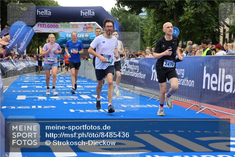 29.06.2025 - hella hamburg halbmarathon Strokosch-Dieckow http://msf.ph/oto/8485436 29.06.2025 10:45:21 Ziel 1697, 2188, 2367, 2470, 3186, 5706, 9105, 10064, 11469, 12277, 12643, 12783, 14703, 15563, 15636, 15741, 15760, 16513, 16725, 17499, 18407, 18638 meine-sportfotos.de