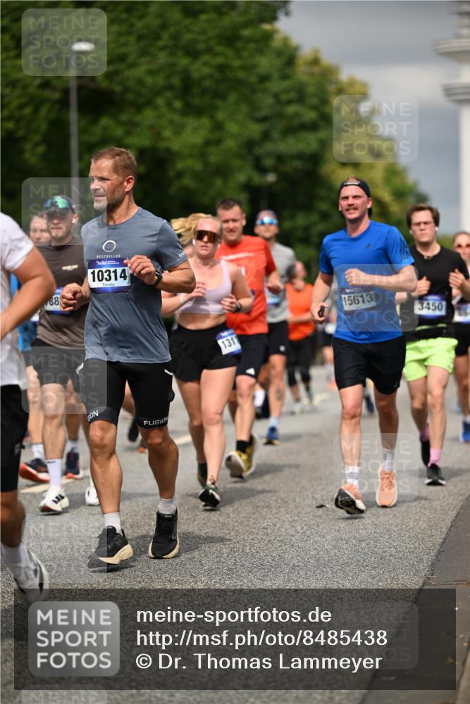 29.06.2025 - hella hamburg halbmarathon Dr. Thomas Lammeyer http://msf.ph/oto/8485438 29.06.2025 10:21:00 Kennedybrücke 1117, 1240, 1403, 1602, 1825, 3023, 3088, 3450, 3622, 5037, 6328, 6488, 6941, 6948, 7114, 7257, 7345, 7360, 7376, 7924, 7928, 8317, 8513, 8619, 8983, 9091, 9208, 9664, 9675, 9676, 10165, 10314, 10317, 10320, 10377, 10391, 10735, 10926, 11335, 11410 meine-sportfotos.de