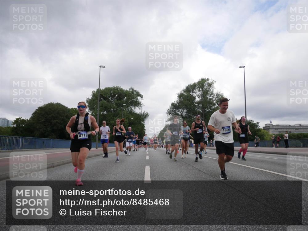 29.06.2025 - hella hamburg halbmarathon Luisa Fischer http://msf.ph/oto/8485468 29.06.2025 10:52:08 Kennedybrücke 8719, 6143, 14621, 12173, 16965, 1175, 1142, 1157, 1174, 1175, 1392, 2067, 3486, 4327, 7532, 8719 meine-sportfotos.de