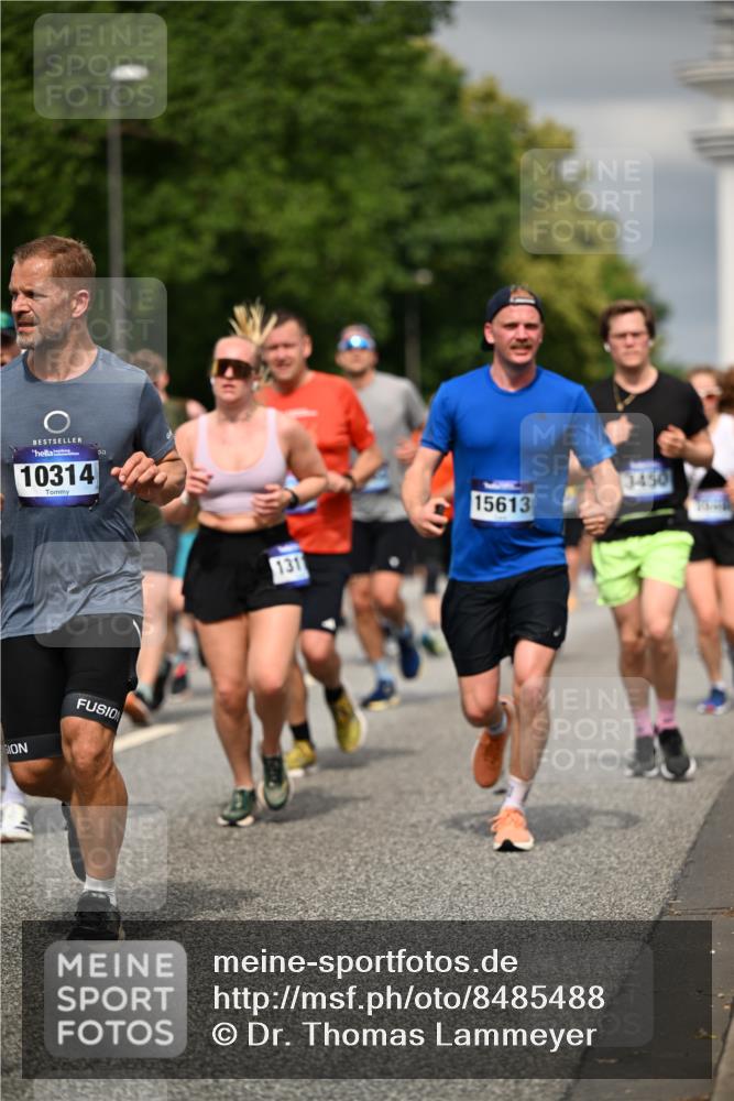 29.06.2025 - hella hamburg halbmarathon Dr. Thomas Lammeyer http://msf.ph/oto/8485488 29.06.2025 10:21:01 Kennedybrücke 1117, 1240, 1403, 1602, 1825, 3023, 3088, 3450, 3622, 5037, 5390, 6328, 6488, 6941, 6948, 7114, 7115, 7257, 7345, 7360, 7376, 7924, 7928, 8317, 8513, 8619, 8983, 9091, 9208, 9664, 9675, 9676, 10165, 10314, 10317, 10320, 10377, 10391, 10735, 10926, 11335, 11410 meine-sportfotos.de