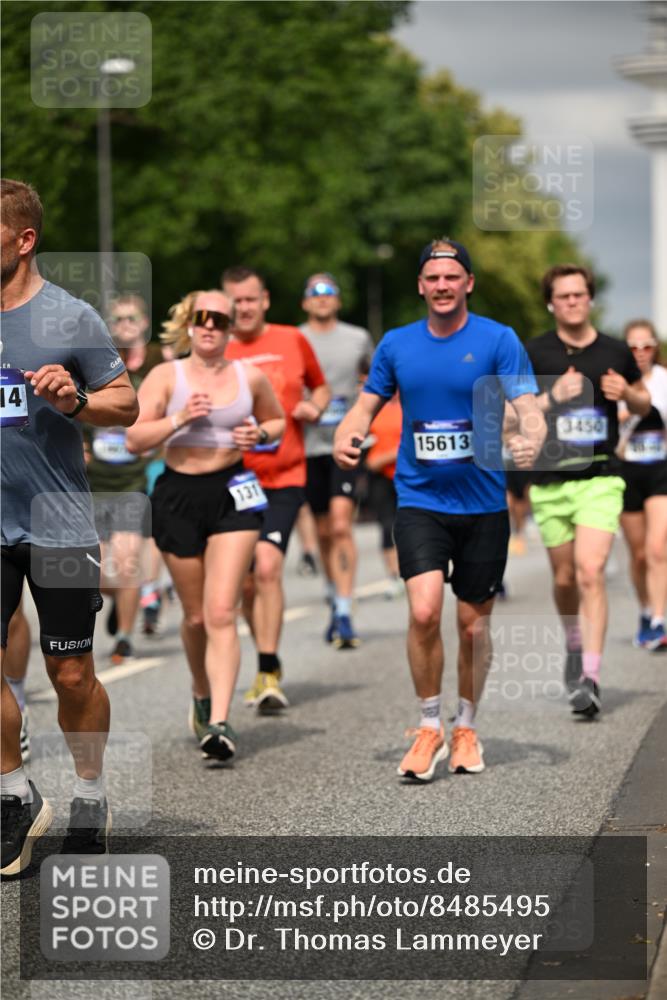 29.06.2025 - hella hamburg halbmarathon Dr. Thomas Lammeyer http://msf.ph/oto/8485495 29.06.2025 10:21:01 Kennedybrücke 1117, 1240, 1403, 1602, 1825, 3023, 3088, 3450, 3622, 5037, 5390, 6328, 6488, 6941, 6948, 7114, 7115, 7257, 7345, 7360, 7376, 7924, 7928, 8317, 8513, 8619, 8983, 9091, 9208, 9664, 9675, 9676, 10165, 10314, 10317, 10320, 10377, 10391, 10735, 10926, 11335, 11410 meine-sportfotos.de