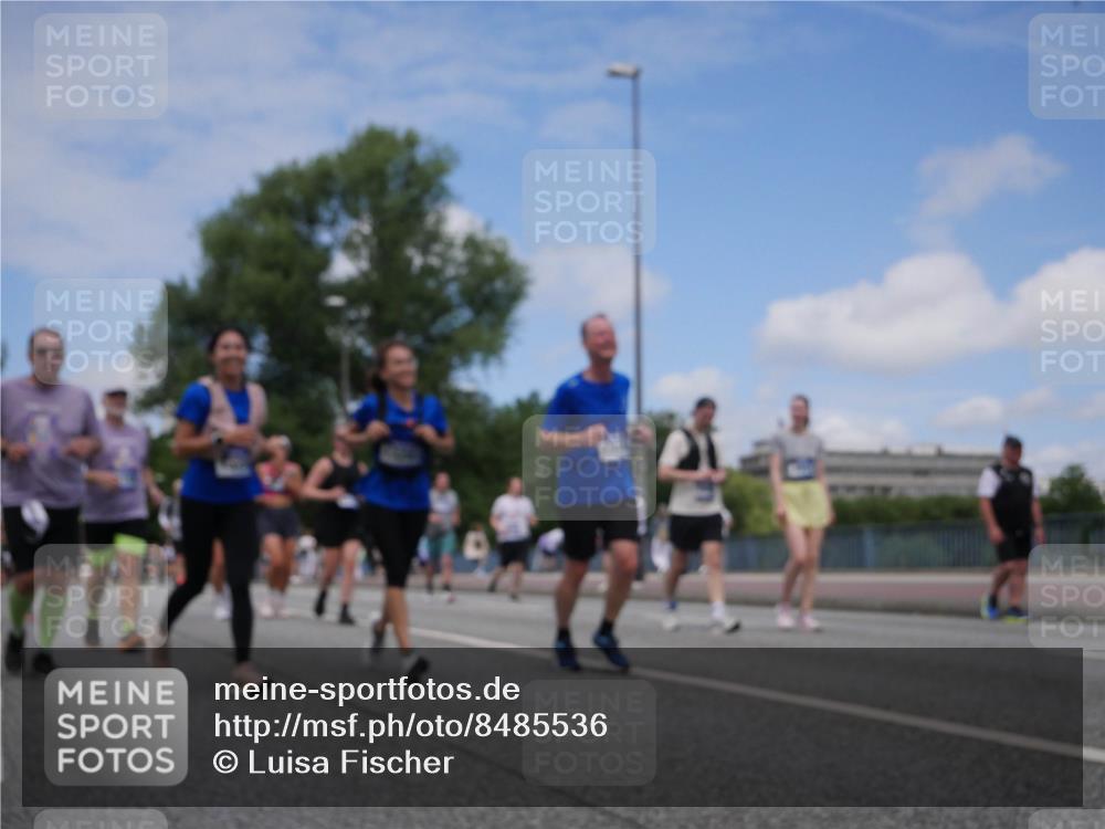 29.06.2025 - hella hamburg halbmarathon Luisa Fischer http://msf.ph/oto/8485536 29.06.2025 11:24:24 Kennedybrücke 1947, 2625, 2626, 4040, 4041, 4954, 4955, 8028 meine-sportfotos.de