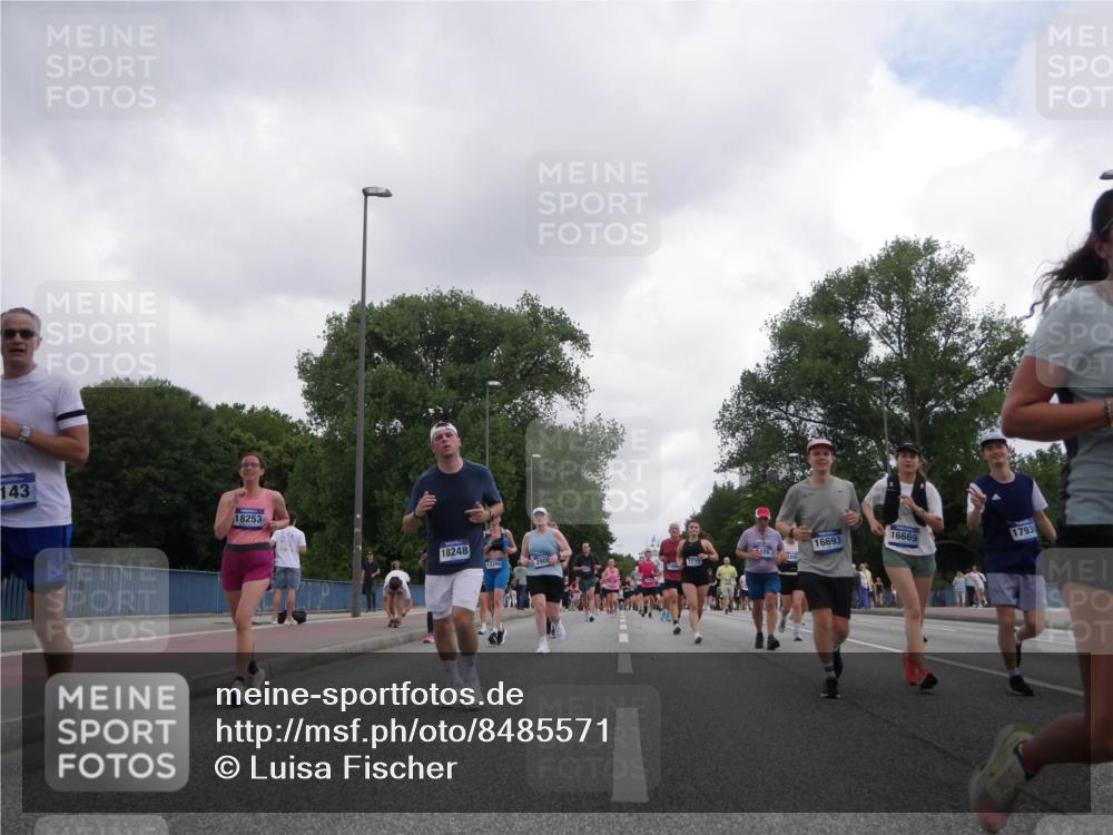 29.06.2025 - hella hamburg halbmarathon Luisa Fischer http://msf.ph/oto/8485571 29.06.2025 10:52:11 Kennedybrücke 143, 18253, 18248, 486, 13399, 16693, 16669, 17930, 1142, 1174, 1175, 2067, 3486, 7532, 8719 meine-sportfotos.de