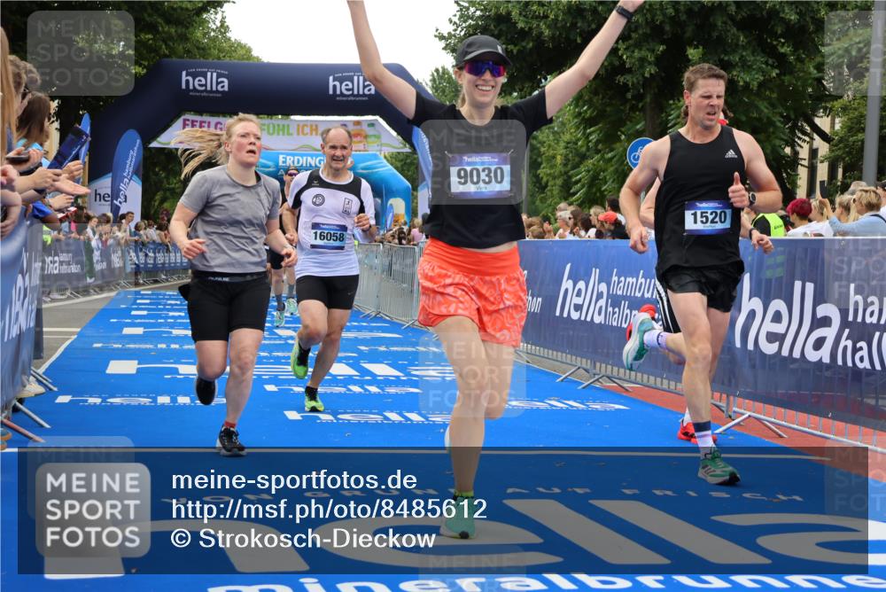 29.06.2025 - hella hamburg halbmarathon Strokosch-Dieckow http://msf.ph/oto/8485612 29.06.2025 10:44:58 Ziel 1171, 1424, 1520, 2098, 2890, 3917, 4425, 4997, 6266, 7709, 7843, 9030, 9710, 9720, 10741, 11688, 12161, 13919, 15334, 15365, 16058, 17381, 17382, 17406, 17544, 18055, 18631 meine-sportfotos.de