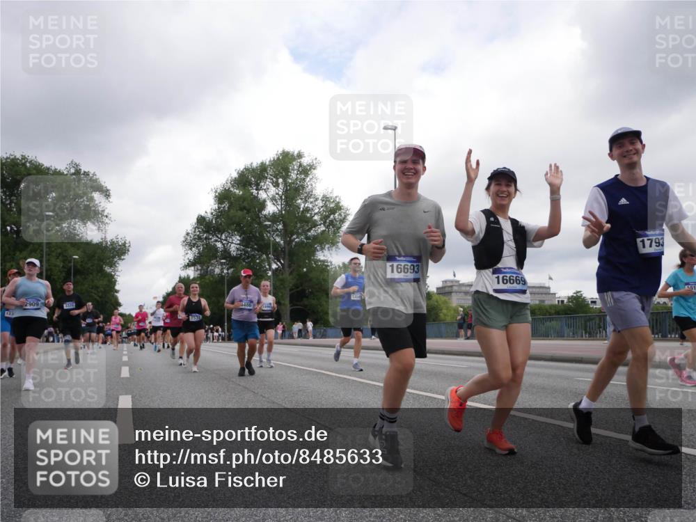 29.06.2025 - hella hamburg halbmarathon Luisa Fischer http://msf.ph/oto/8485633 29.06.2025 10:52:13 Kennedybrücke 133, 2909, 3320, 486, 13549, 16693, 16669, 1793, 351, 1142, 1174, 1175, 2067, 3486, 5551, 7532, 9341 meine-sportfotos.de