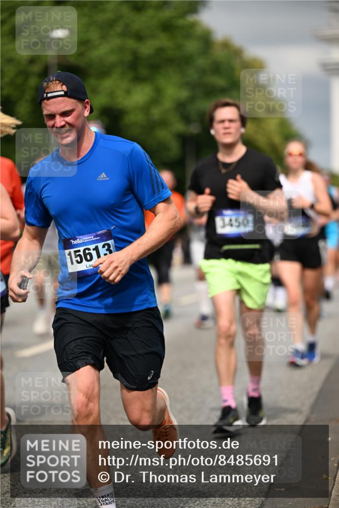 29.06.2025 - hella hamburg halbmarathon Dr. Thomas Lammeyer http://msf.ph/oto/8485691 29.06.2025 10:21:03 Kennedybrücke 1117, 1240, 1403, 1602, 1825, 3088, 3450, 3622, 5037, 5390, 6126, 6128, 6328, 6488, 6522, 6941, 6948, 7114, 7115, 7257, 7345, 7360, 7376, 7924, 7928, 8317, 8513, 8619, 8983, 9091, 9208, 9259, 9664, 9675, 9676, 10165, 10314, 10317, 10320, 10377, 10391, 10592, 10735, 10926, 11335, 11410 meine-sportfotos.de