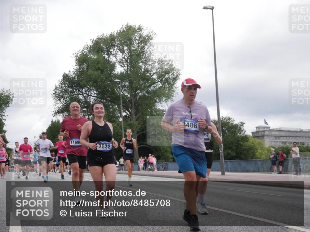 29.06.2025 - hella hamburg halbmarathon Luisa Fischer http://msf.ph/oto/8485708 29.06.2025 10:52:14 Kennedybrücke 14080, 16525, 14081, 1169, 7532, 1142, 3486, 67, 1142, 2067, 3486, 5551, 7532, 9341 meine-sportfotos.de