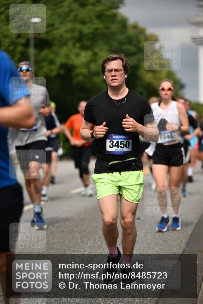 29.06.2025 - hella hamburg halbmarathon Dr. Thomas Lammeyer http://msf.ph/oto/8485723 29.06.2025 10:21:03 Kennedybrücke 1117, 1240, 1403, 1602, 1825, 3088, 3450, 3622, 5037, 5390, 6126, 6128, 6328, 6488, 6522, 6941, 6948, 7114, 7115, 7257, 7345, 7360, 7376, 7924, 7928, 8317, 8513, 8619, 8983, 9091, 9208, 9259, 9664, 9675, 9676, 10165, 10314, 10317, 10320, 10377, 10391, 10592, 10735, 10926, 11335, 11410 meine-sportfotos.de