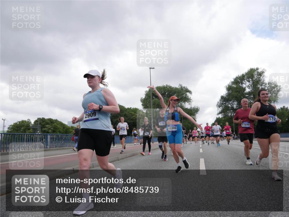 29.06.2025 - hella hamburg halbmarathon Luisa Fischer http://msf.ph/oto/8485739 29.06.2025 10:52:15 Kennedybrücke 2909, 3320, 13399, 11690, 532, 1142, 3486, 5551, 7532, 9341 meine-sportfotos.de