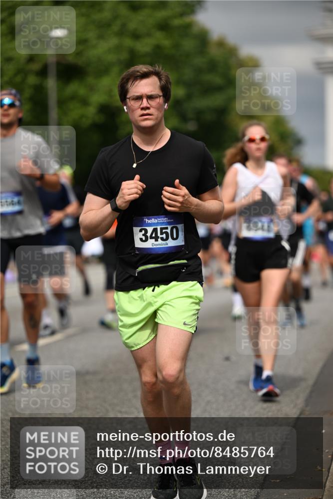 29.06.2025 - hella hamburg halbmarathon Dr. Thomas Lammeyer http://msf.ph/oto/8485764 29.06.2025 10:21:04 Kennedybrücke 1117, 1240, 1403, 1602, 1825, 3088, 3450, 3622, 5037, 5390, 6126, 6128, 6328, 6488, 6522, 6941, 6948, 7114, 7115, 7257, 7345, 7360, 7376, 7924, 7928, 8513, 8619, 8895, 8983, 9208, 9259, 9675, 9676, 10165, 10314, 10317, 10320, 10377, 10391, 10592, 10735, 10926, 11335, 11410 meine-sportfotos.de