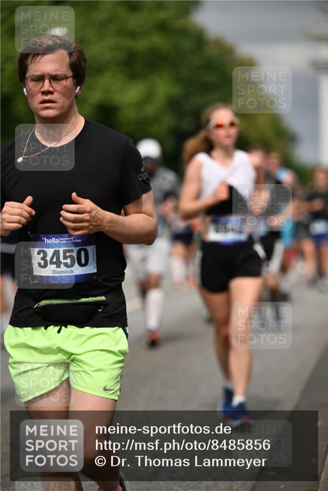 29.06.2025 - hella hamburg halbmarathon Dr. Thomas Lammeyer http://msf.ph/oto/8485856 29.06.2025 10:21:04 Kennedybrücke 1117, 1240, 1403, 1602, 1825, 3088, 3450, 3622, 5037, 5390, 6126, 6128, 6328, 6488, 6522, 6941, 6948, 7114, 7115, 7257, 7345, 7360, 7376, 7924, 7928, 8513, 8619, 8895, 8983, 9208, 9259, 9675, 9676, 10165, 10314, 10317, 10320, 10377, 10391, 10592, 10735, 10926, 11335, 11410 meine-sportfotos.de
