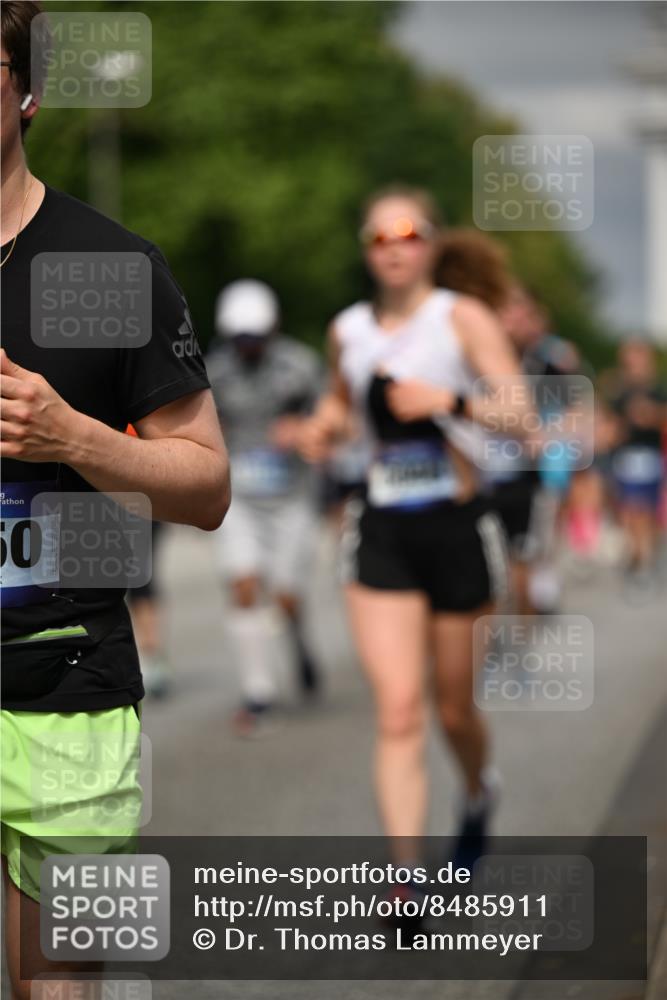 29.06.2025 - hella hamburg halbmarathon Dr. Thomas Lammeyer http://msf.ph/oto/8485911 29.06.2025 10:21:05 Kennedybrücke 1117, 1240, 1403, 1602, 1825, 2908, 3088, 3450, 3622, 5037, 5390, 5995, 6126, 6128, 6328, 6488, 6522, 6941, 6948, 7114, 7115, 7257, 7345, 7360, 7376, 7928, 8513, 8619, 8895, 8983, 9208, 9259, 9675, 10165, 10314, 10317, 10320, 10377, 10391, 10592, 10735, 10926, 11335, 11410 meine-sportfotos.de