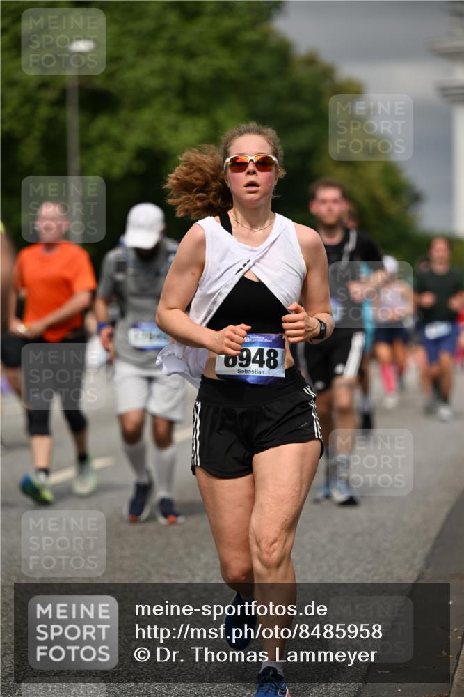 29.06.2025 - hella hamburg halbmarathon Dr. Thomas Lammeyer http://msf.ph/oto/8485958 29.06.2025 10:21:05 Kennedybrücke 1117, 1240, 1403, 1602, 1825, 2908, 3088, 3450, 3622, 5037, 5390, 5995, 6126, 6128, 6328, 6488, 6522, 6941, 6948, 7114, 7115, 7257, 7345, 7360, 7376, 7928, 8513, 8619, 8895, 8983, 9208, 9259, 9675, 10165, 10314, 10317, 10320, 10377, 10391, 10592, 10735, 10926, 11335, 11410 meine-sportfotos.de