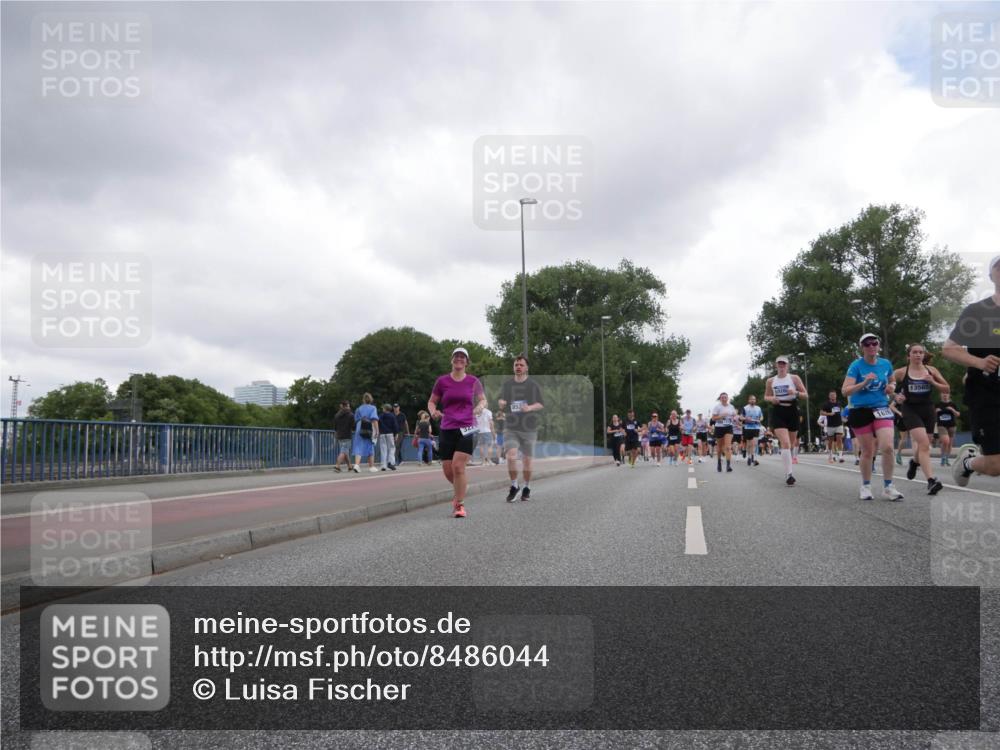 29.06.2025 - hella hamburg halbmarathon Luisa Fischer http://msf.ph/oto/8486044 29.06.2025 10:52:24 Kennedybrücke 3249, 1626, 13565, 1626, 2475, 3086, 3383, 3661, 4403, 5551, 7931, 7936, 8549, 8759, 8760, 9245, 9341, 10204, 10479 meine-sportfotos.de