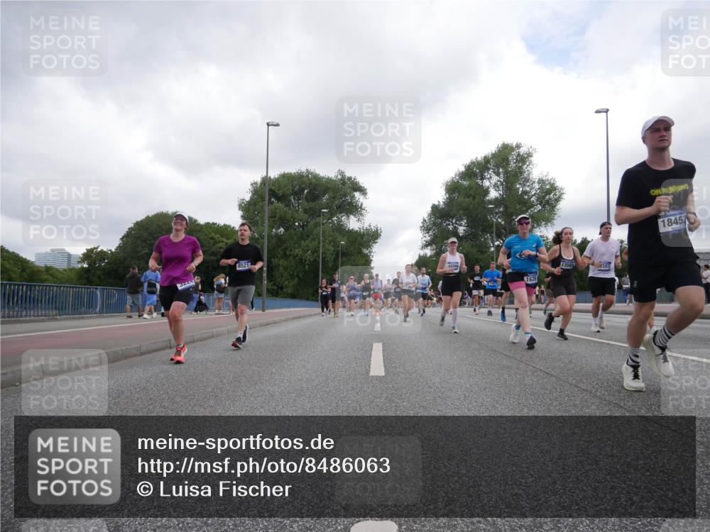 29.06.2025 - hella hamburg halbmarathon Luisa Fischer http://msf.ph/oto/8486063 29.06.2025 10:52:25 Kennedybrücke 8521, 3224, 1626, 13565, 8383, 18453, 1626, 2475, 2527, 3086, 3232, 3383, 3661, 4403, 5551, 6497, 7931, 7936, 8549, 8759, 8760, 9245, 9341, 10204, 10479 meine-sportfotos.de
