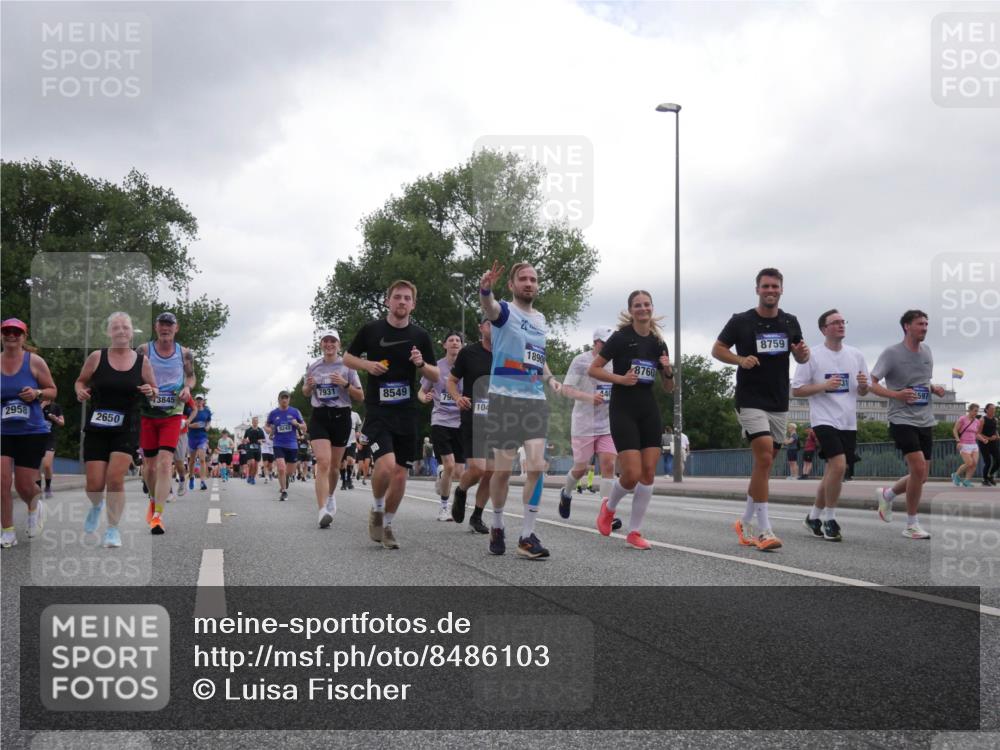29.06.2025 - hella hamburg halbmarathon Luisa Fischer http://msf.ph/oto/8486103 29.06.2025 10:52:30 Kennedybrücke 2958, 2650, 3845, 7931, 8549, 104, 18909, 440, 8760, 8759, 2527, 2668, 3086, 3232, 3661, 4403, 5781, 6191, 6497, 7931, 7936, 8549, 8759, 8760, 9245, 10204, 10333, 10479 meine-sportfotos.de