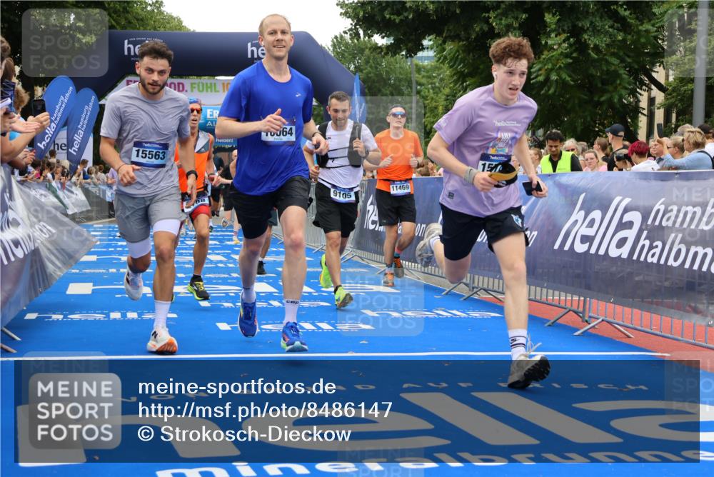 29.06.2025 - hella hamburg halbmarathon Strokosch-Dieckow http://msf.ph/oto/8486147 29.06.2025 10:45:17 Ziel 1697, 2188, 2367, 2470, 3186, 5706, 6054, 6375, 7087, 9105, 10064, 11469, 12783, 14703, 15563, 15636, 15651, 15741, 15760, 16513, 17120, 17499, 18346, 18407, 18718 meine-sportfotos.de
