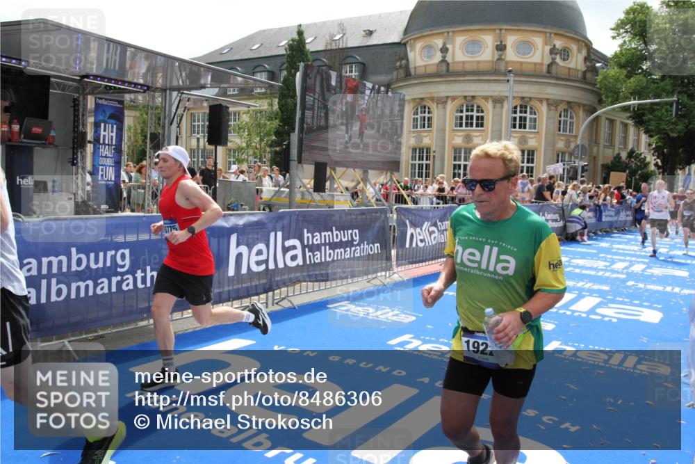 29.06.2025 - hella hamburg halbmarathon Michael Strokosch http://msf.ph/oto/8486306 29.06.2025 10:43:39 Ziel 3116, 4080, 4318, 9114, 10246, 11648, 12623, 13421, 13996, 14484, 14690, 15328, 15932, 16338, 17912, 18449, 18513, 18775, 19229 meine-sportfotos.de