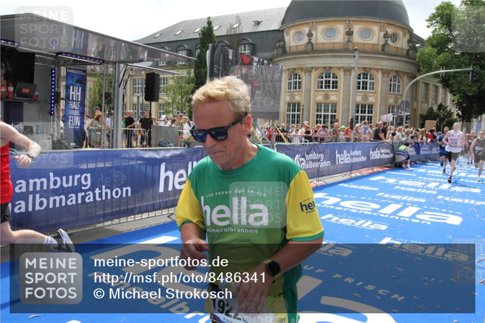 29.06.2025 - hella hamburg halbmarathon Michael Strokosch http://msf.ph/oto/8486341 29.06.2025 10:43:40 Ziel 3116, 4080, 4318, 9114, 12623, 13421, 13996, 14484, 14690, 15328, 15932, 17912, 18449, 18775, 19229 meine-sportfotos.de